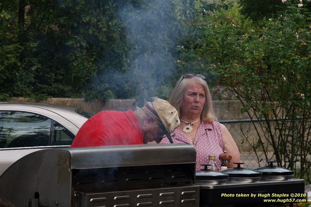 An afternoon of fun, conviviality and, of course, Bob's BBQ sauce! :)