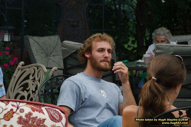 An afternoon of fun, conviviality and, of course, Bob's BBQ sauce! :)