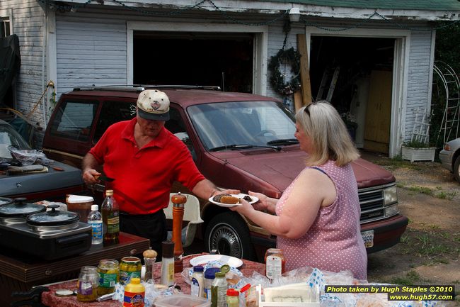 An afternoon of fun, conviviality and, of course, Bob's BBQ sauce! :)
