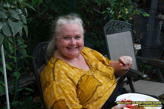 An afternoon of fun, conviviality and, of course, Bob's BBQ sauce! :)