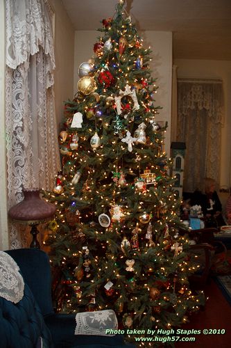 Bozini Christmas Party 2010.1 with appearances by HRH Queen Victoria, and her Royal Magician/Interpreter Sean of Owens