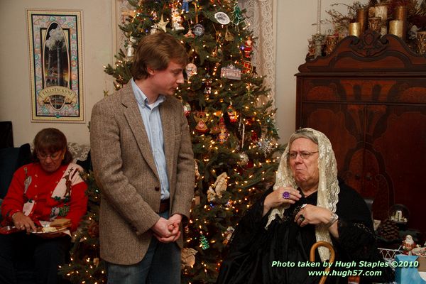 Bozini Christmas Party 2010.1 with appearances by HRH Queen Victoria, and her Royal Magician/Interpreter Sean of Owens