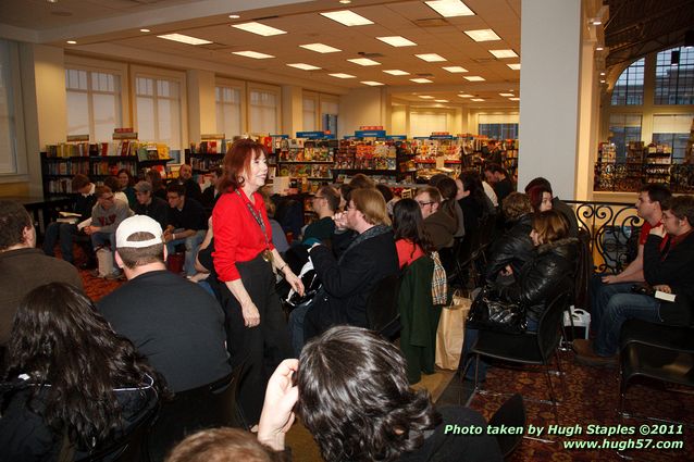 Patrick Rothfuss signs The Wise Man's Fear