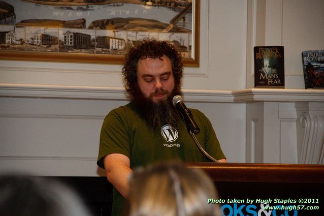 Patrick Rothfuss signs The Wise Man's Fear