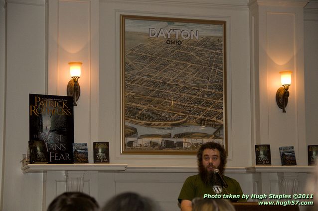 Patrick Rothfuss signs The Wise Man's Fear