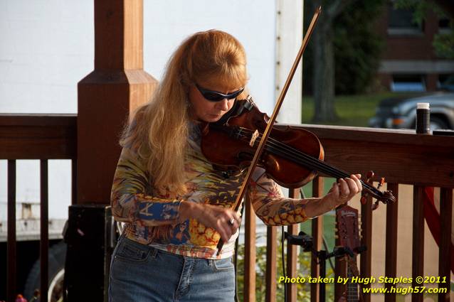 Americana band Magnolia&nbsp;Mountain performs at Greenhills Concert on the Commons