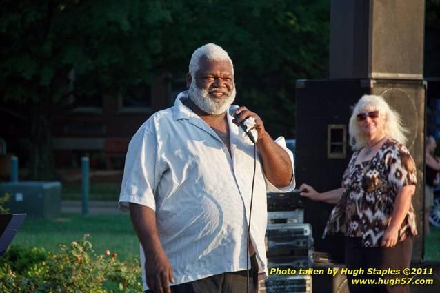 Gary Byrd and Jenny Fardo perform at Greenhills Concert on the Commons