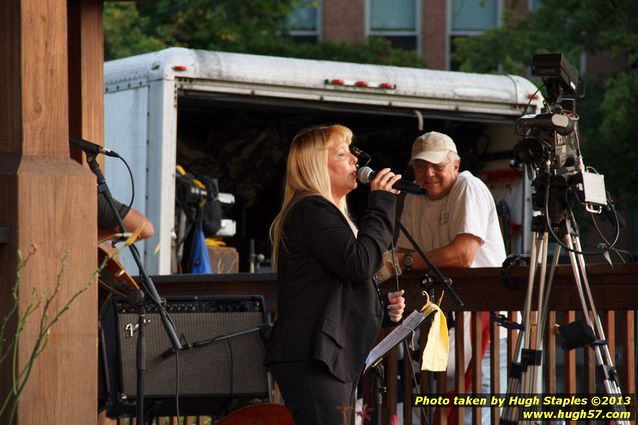 Tex Schramm & The Radio King Cowboys, a country band, perform on a downright chilly (for August), but otherwise beautiful night at Greenhills Concert on the Commons\n\nPam Yenser performs during the intermission