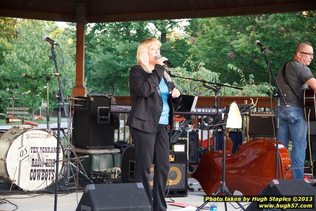 Tex Schramm & The Radio King Cowboys, a country band, perform on a downright chilly (for August), but otherwise beautiful night at Greenhills Concert on the Commons\n\nPam Yenser performs during the intermission