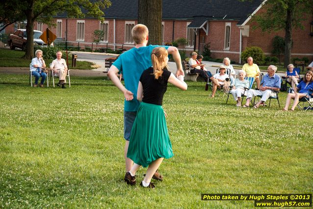 Pam Noah and her Swing Band perform at Greenhills Concert&nbsp;on&nbsp;the&nbsp;Commons