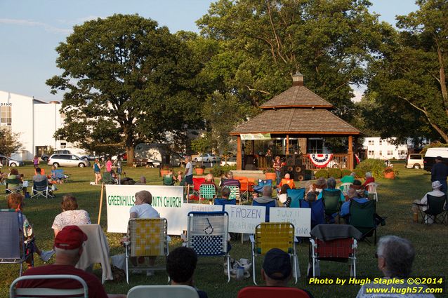 Pam Yenser performs on a beautiful July night at Greenhills Concert on the Commons during break.