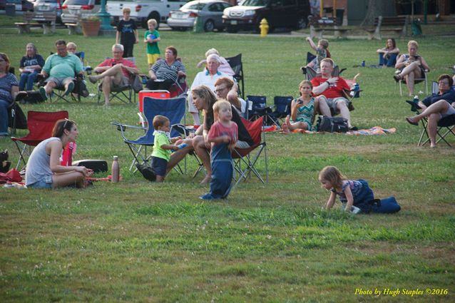 A warm, muggy summer night for the Comet Bluegrass All-Stars to give a top notch performance at Greenhills Summer Concerts on the Commons (an excellent intermission performance from Wendy Lee Oakley, as well!)