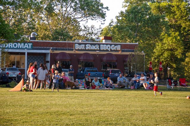 A stunningly beautiful night for a concert, as Robin Lacy and DeZydeco return to Greenhills Summer Concerts on the Commons