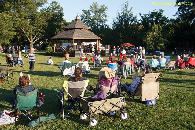 A stunningly beautiful night for a concert, as Robin Lacy and DeZydeco return to Greenhills Summer Concerts on the Commons