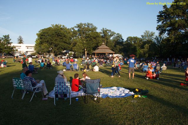 A stunningly beautiful night for a concert, as Robin Lacy and DeZydeco return to Greenhills Summer Concerts on the Commons