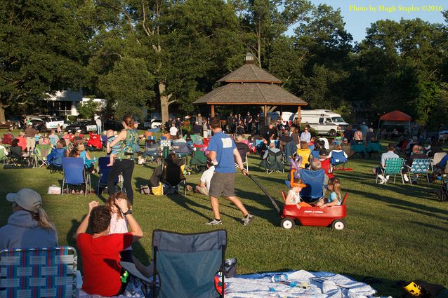 A stunningly beautiful night for a concert, as Robin Lacy and DeZydeco return to Greenhills Summer Concerts on the Commons