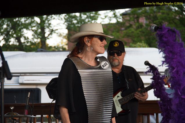 A stunningly beautiful night for a concert, as Robin Lacy and DeZydeco return to Greenhills Summer Concerts on the Commons