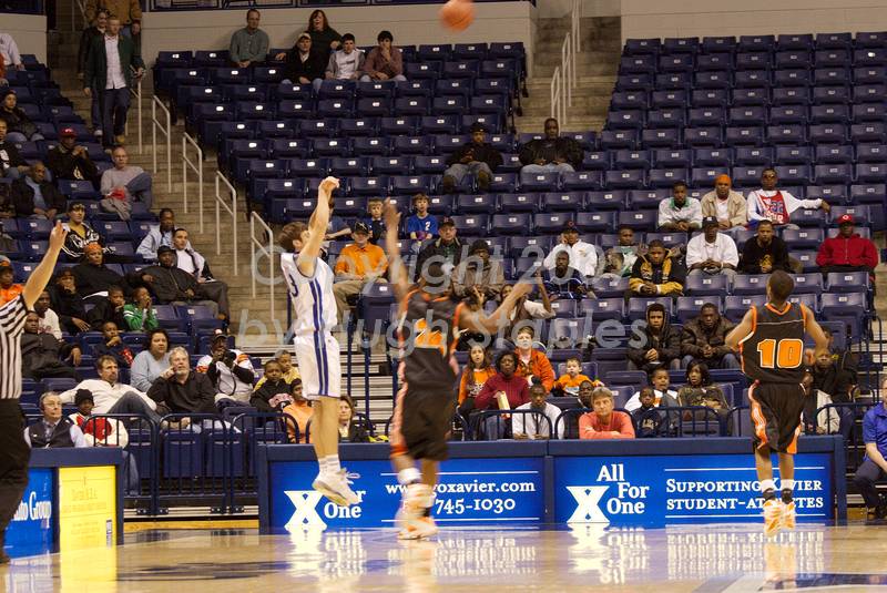 OHSAA Men's Basketball � Regional Final, Cincinnati Region<br />Final Score: St. Xavier 51, Withrow 48