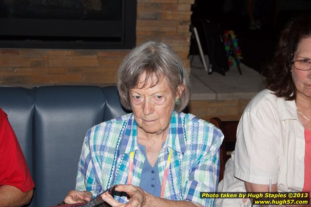 Bozinis celebrate the birthdays of Hugh, Lenny, Luigina, Jane, Mary, Robert, Janette and Sharon (Cooke).