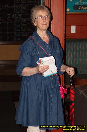 Bozinis celebrate the birthdays of Hugh, Lenny, Luigina, Jane, Mary, Robert, Janette and Sharon (Cooke).