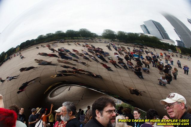 Strolling with the Stars, including Joe and Gay Haldeman, Story Musgrave, and John Scalzi. Here, The Bean, a sculpture in Millenium Park