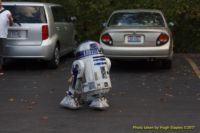 R2D2 in the parking Lot